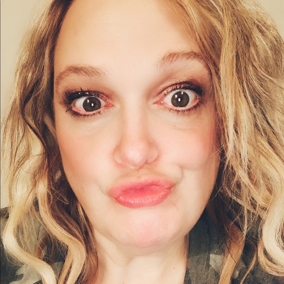 Meet your Posher, Vicky - Picture 3 of 3